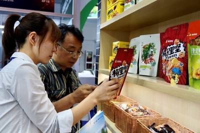 掃出小零食的“前世今生”——來伊份重要產品追溯展成功亮相食品銷售